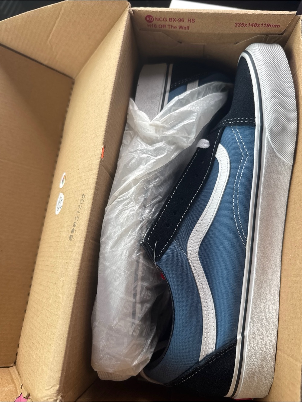 NIB Vans Old Skool Navy Sneakers Mens 12 / Womens 13.5 (VN000D3HNVY)